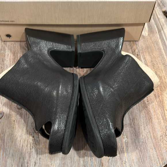 Kork-Ease Black Sandals with Chunky Block Heel - Picture 4 of 5